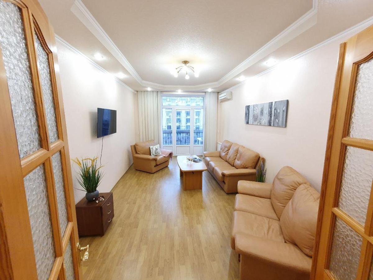 - Kreshchatyk Area Apartment *