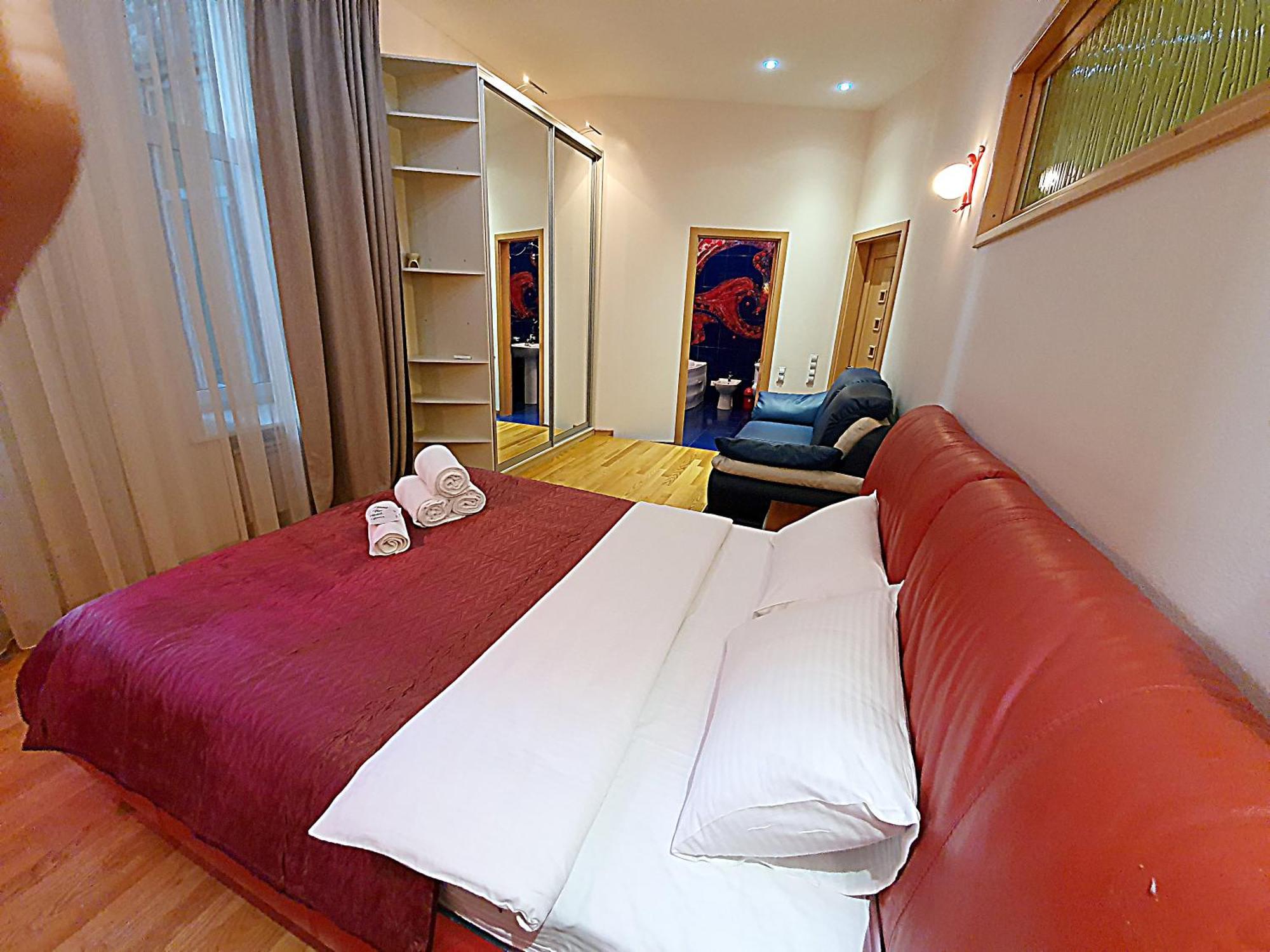 - Kreshchatyk Area Apartment *