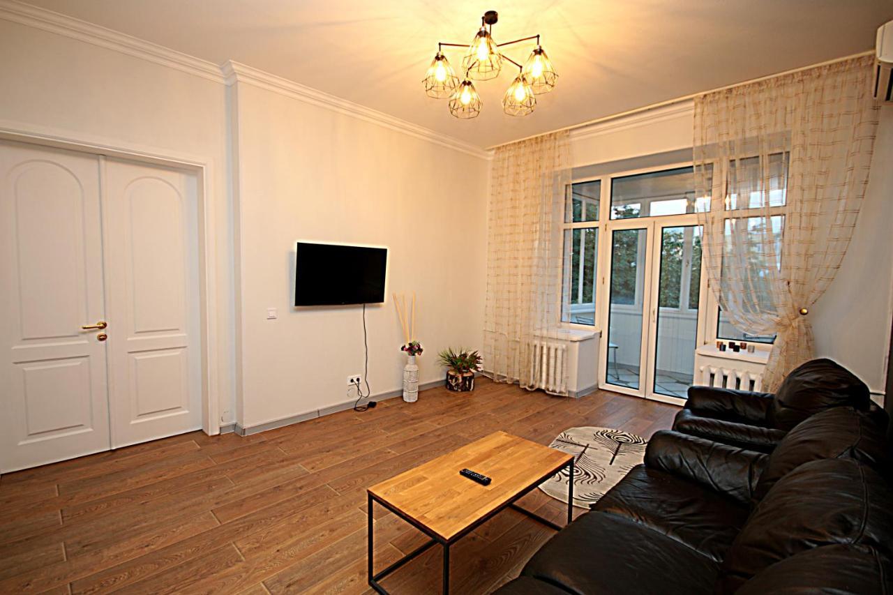- Kreshchatyk Area Apartment Kiew
