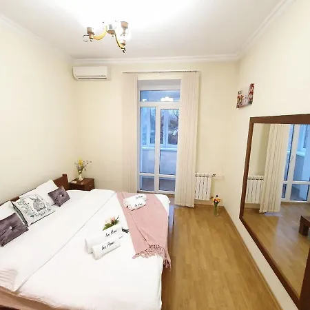 Inn Home Apartments - Kreshchatyk Area Kyiv Exterior photo
