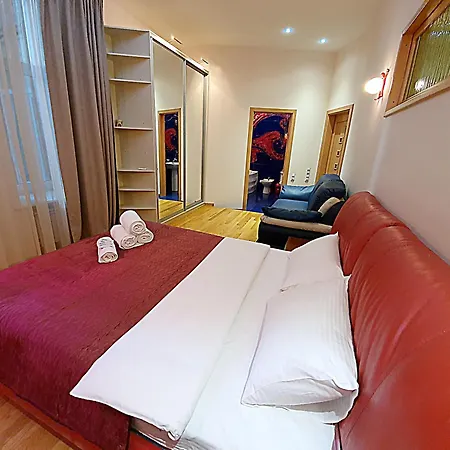 Inn Home Apartments - Kreshchatyk Area Kyiv Exterior photo