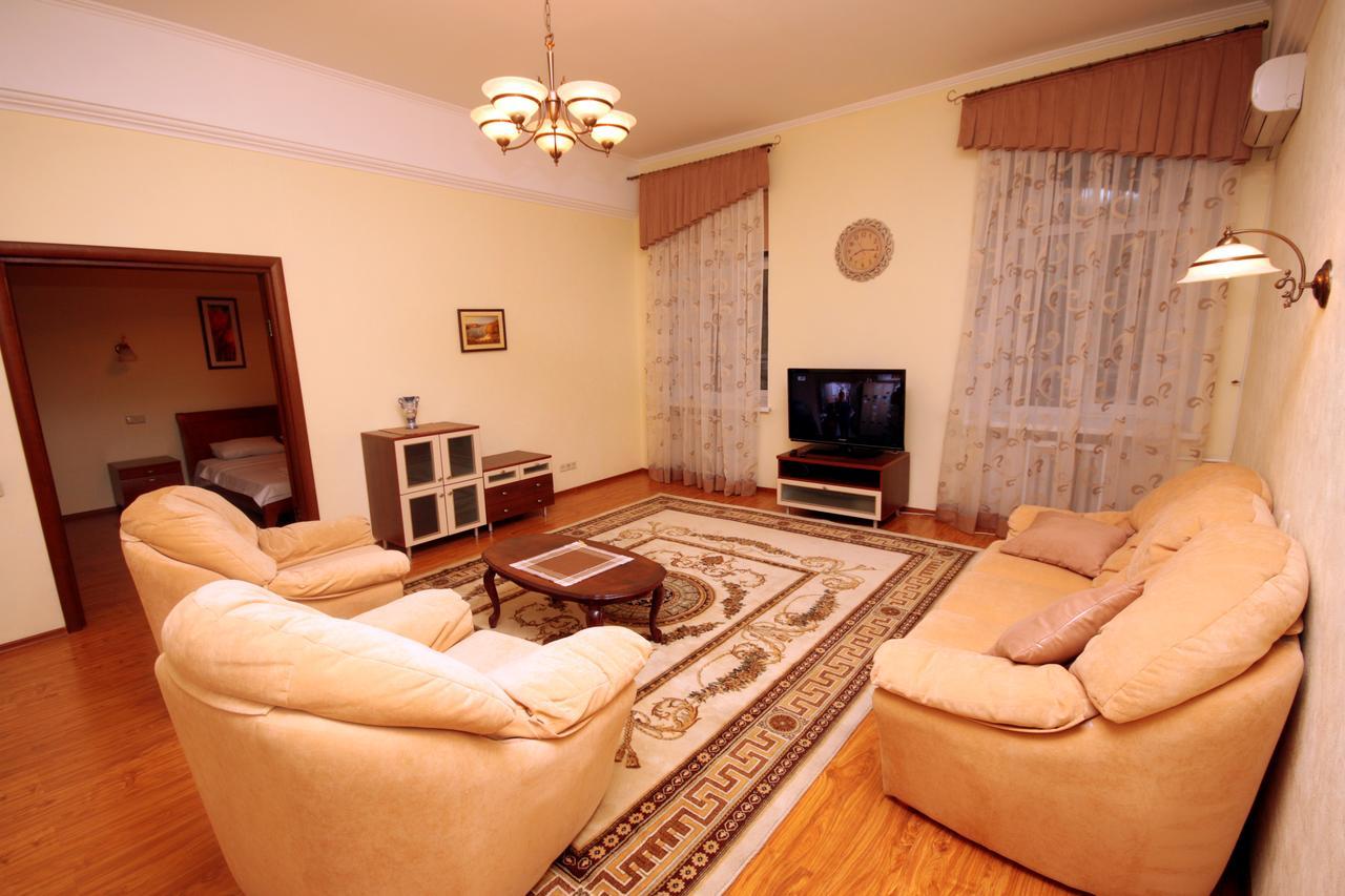 - Kreshchatyk Area Київ