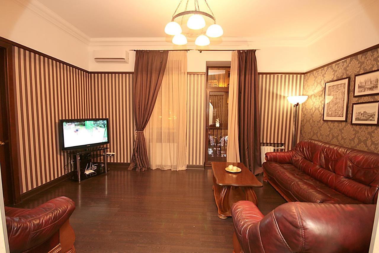 - Kreshchatyk Area * Київ