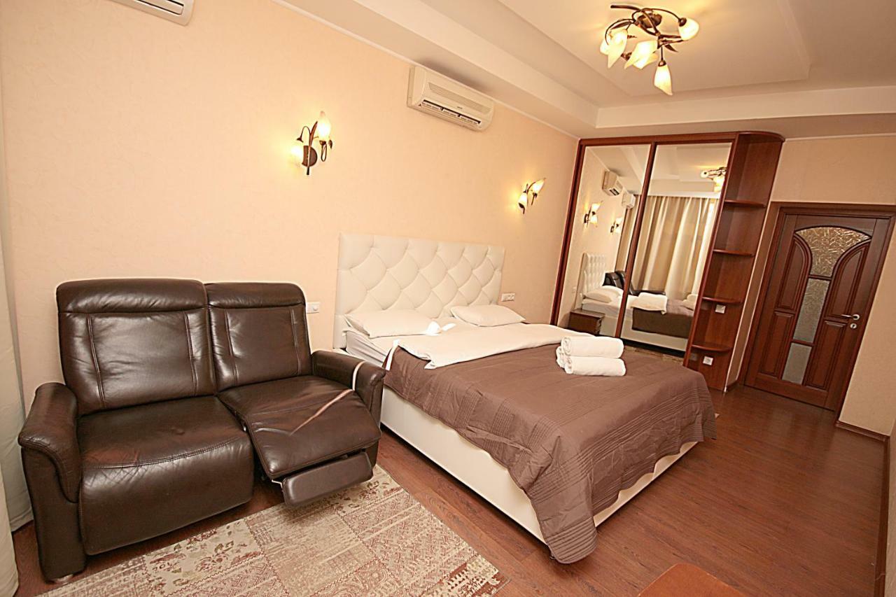 - Kreshchatyk Area Апартаменти
